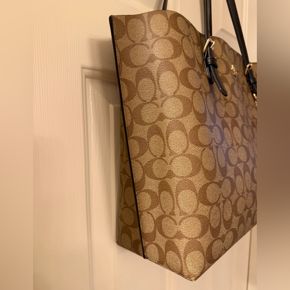 Coach MOLLIE TOTE BAG IN SIGNATURE CANVAS Khaki / Black like new. - Picture 8 of 16